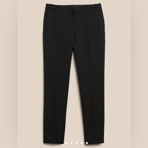 Women’s banana republic Avery Black Dress Pants.  Cropped.   Size 8